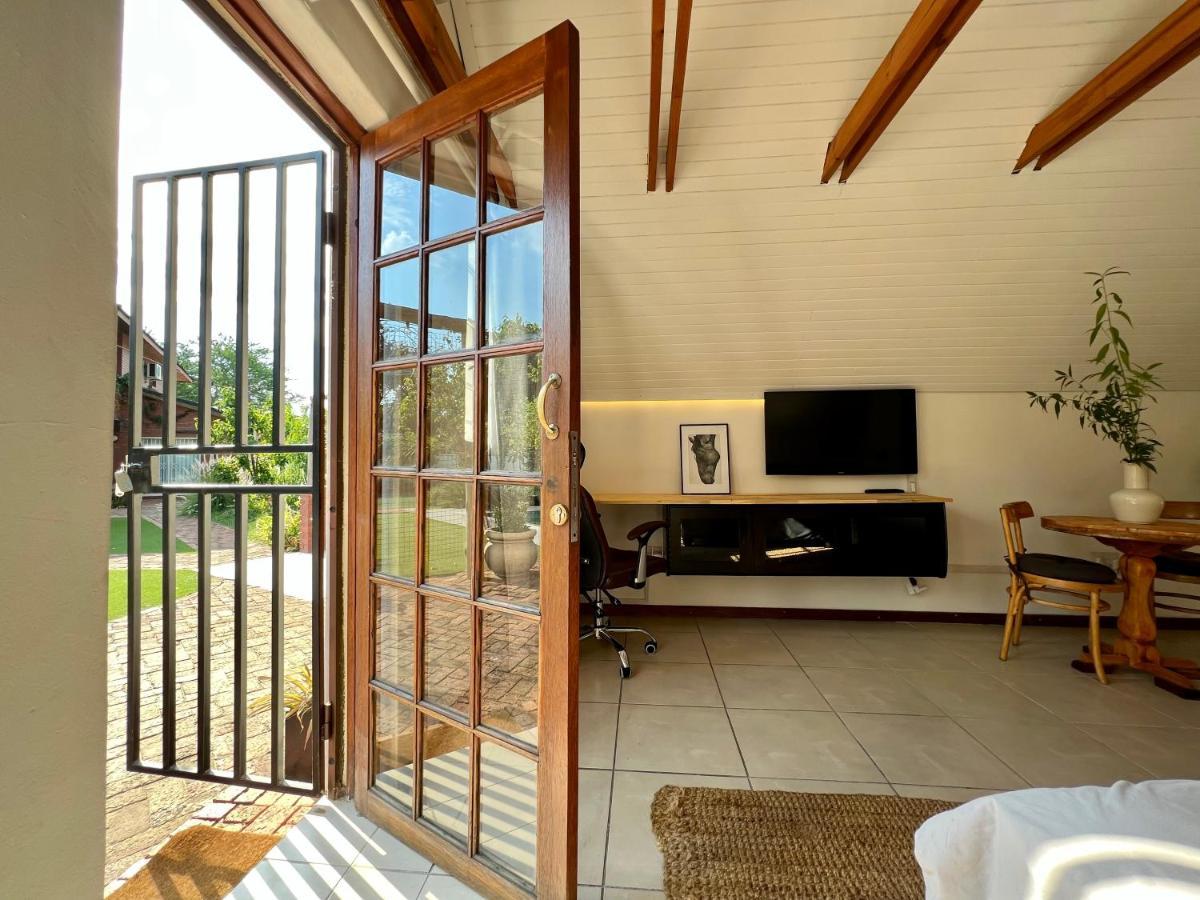 Cosy City Cottage Gaborone Ngoại thất bức ảnh
